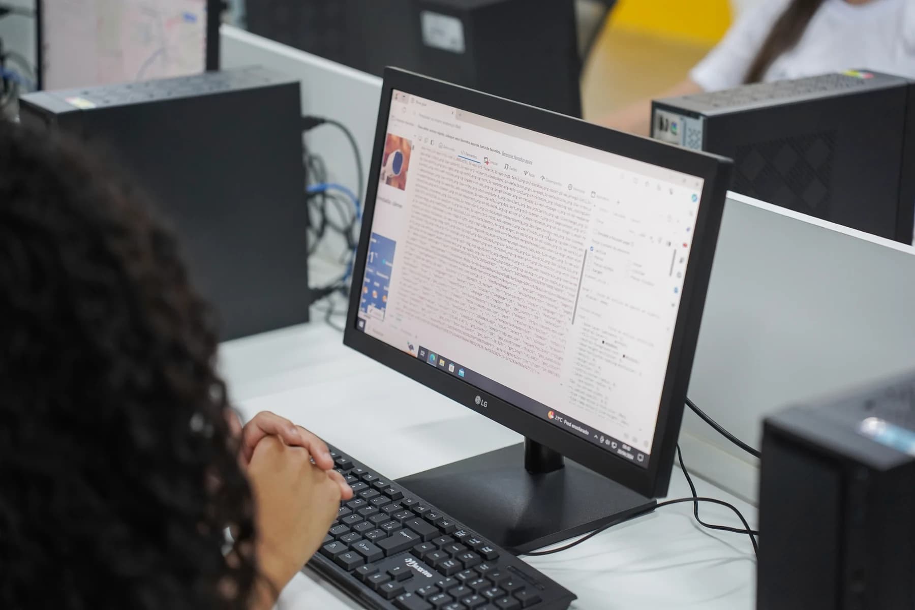Capacitação prática em IA & Programação para mulheres na Casa Marina