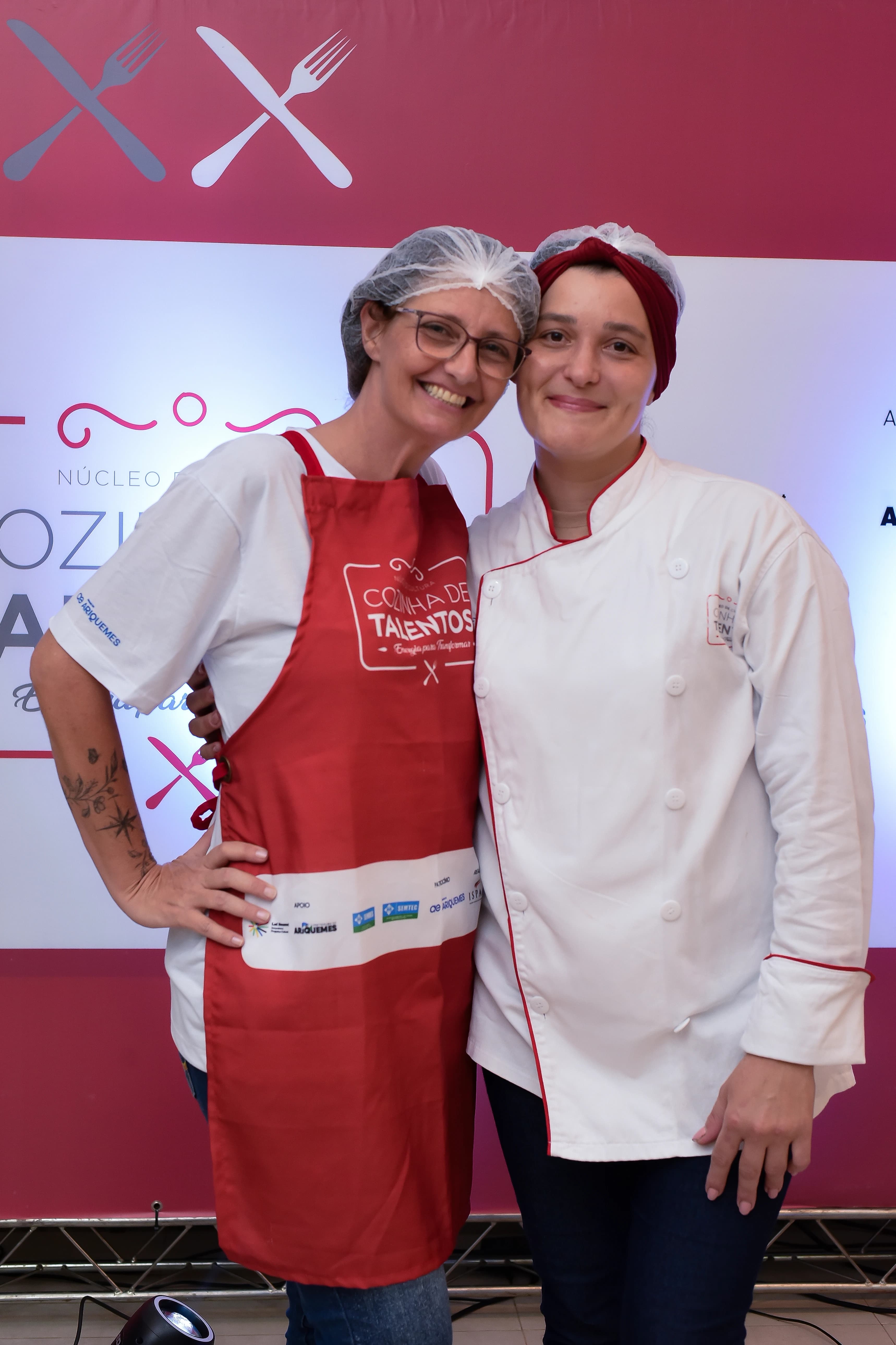 Alunos em aula prática do projeto Cozinha de Talentos em Ariquemes