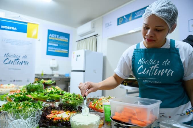 Núcleo de Cultura Farmabase - Alunos e gastronomia